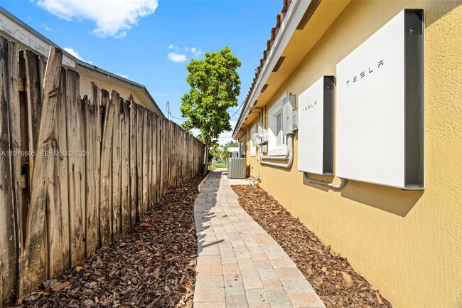 Building Photo - 947 Nautilus Isle