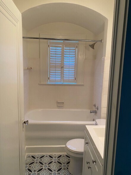 Building Photo - 1233 Jefferson Ave