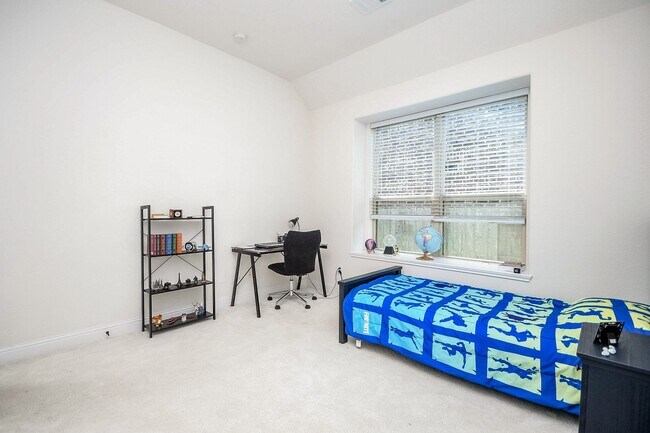 Building Photo - 28426 Rolling Ridge Dr