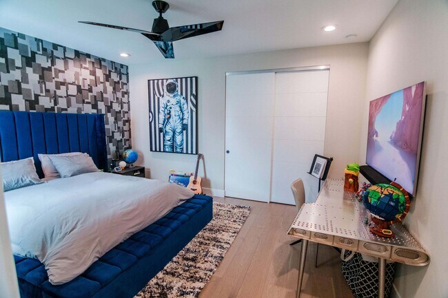 Building Photo - 8305 Fishhawk Falls Ct