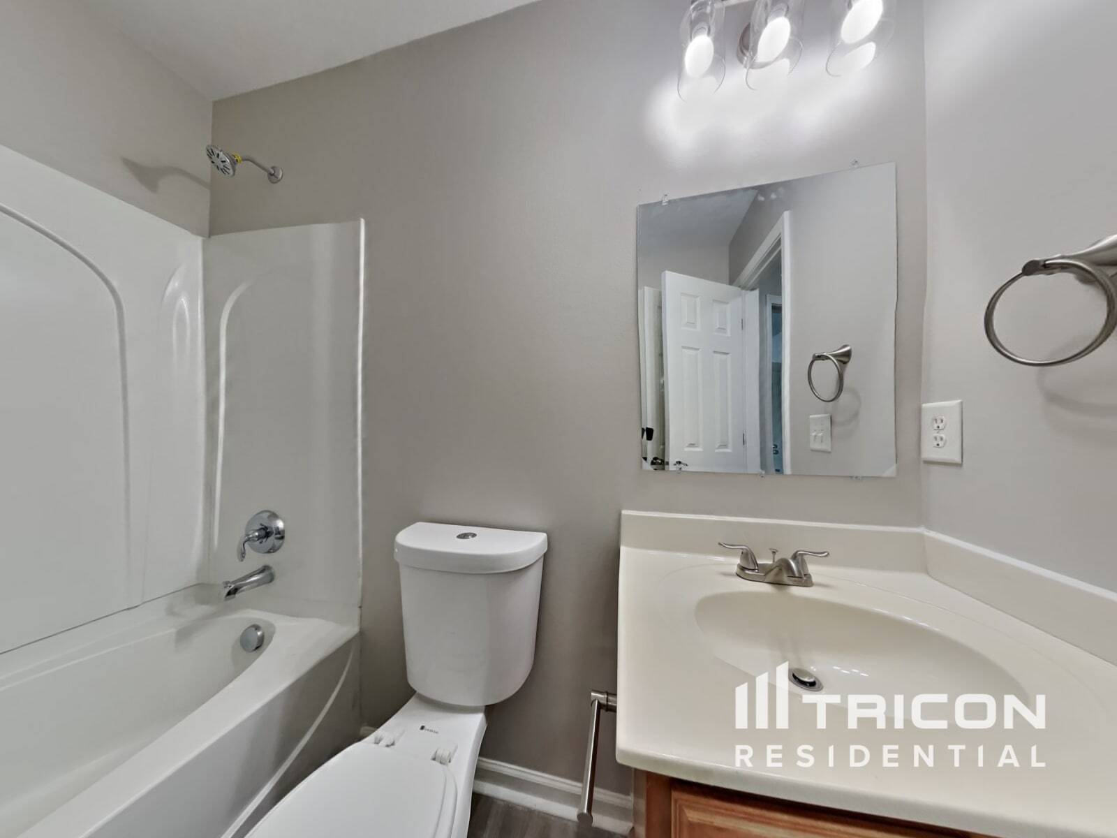 Building Photo - 827 Peachtree Meadows Cir