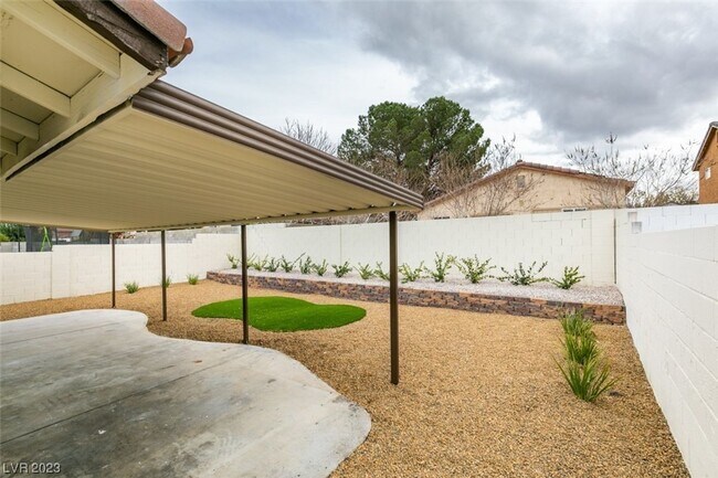 Building Photo - 598 Jackson Dr