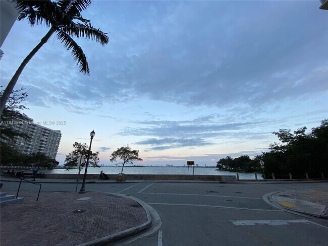 Building Photo - 2001 Biscayne Blvd