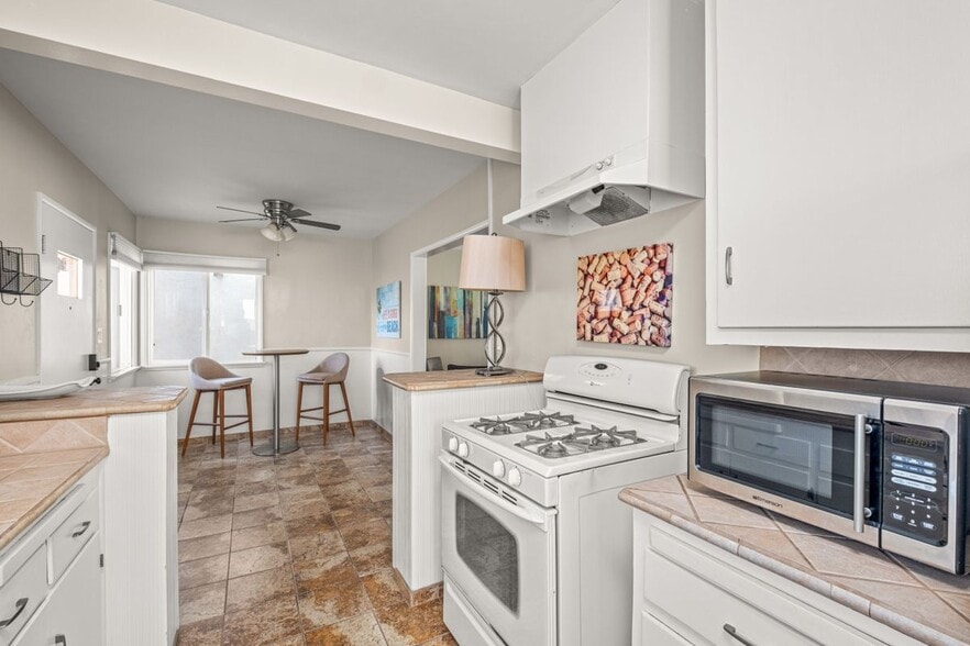 Building Photo - 58 10th Ct