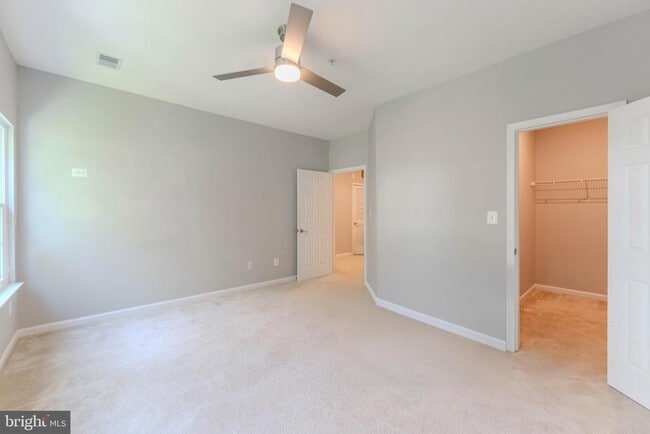 Building Photo - 2663 Manhattan Pl