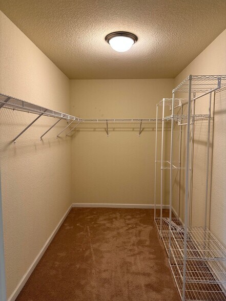 Building Photo - 205 Gee St