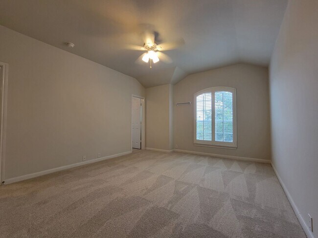 Building Photo - Charming & Spacious 4/BR 3/BR Home – Pet F...