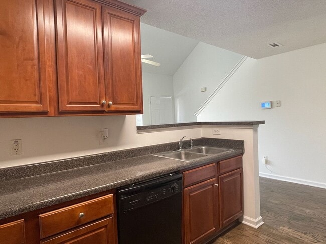 Building Photo - Renovated, Affordable Townhouse in College Park