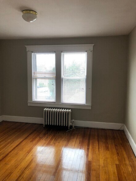 Bedroom 1 - 25 Post St