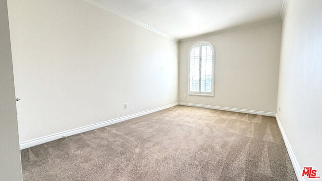 Building Photo - 956 S Wilton Pl