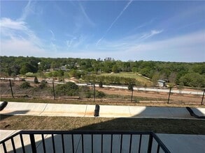 Building Photo - 352 Skylar Ct SE