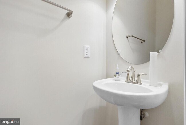 Building Photo - 44306 Stableford Square