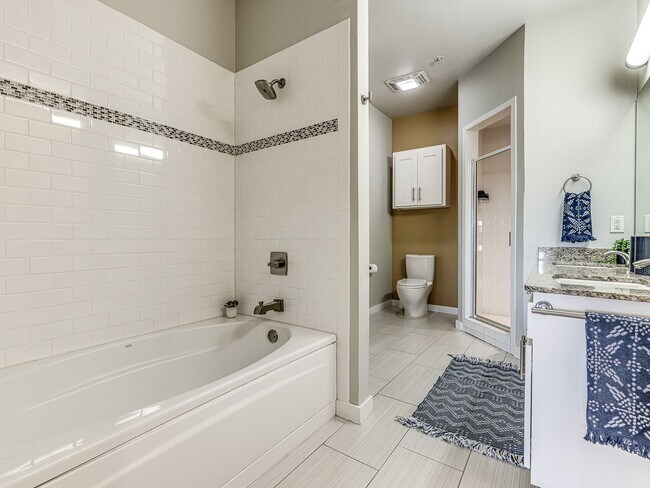 Building Photo - Military/First Responder Discount Available- 3 Bedroom/2 Bath  Downtown OKC Condo WITH 2 Covered ...