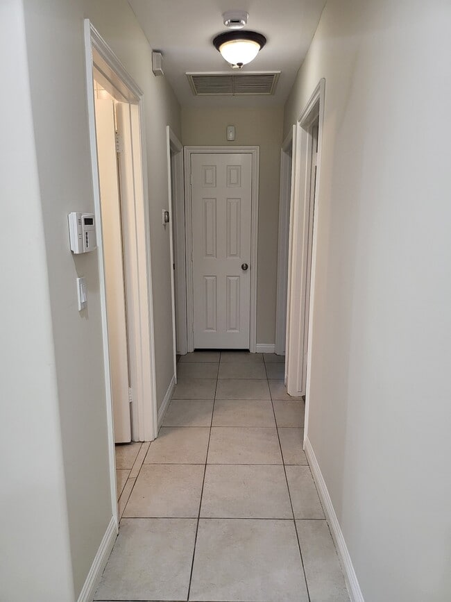 Building Photo - 17544 Blythe St