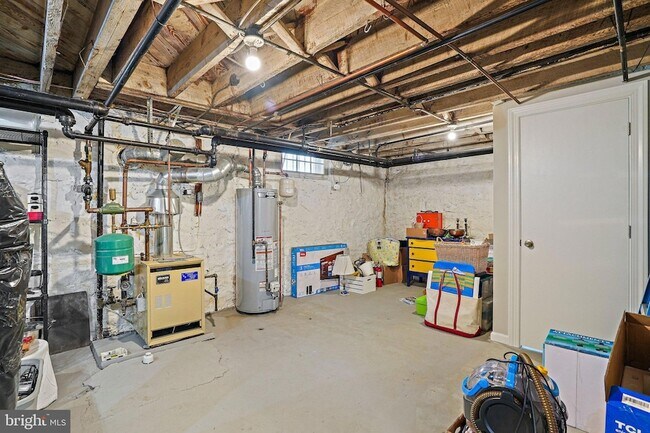 Building Photo - 3612 Albemarle St NW