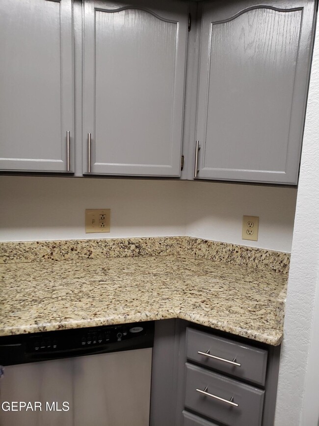 Building Photo - 4365 Loma De Oro Dr