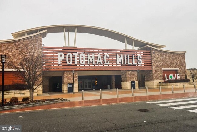 Building Photo - 3380 Longbow Ct