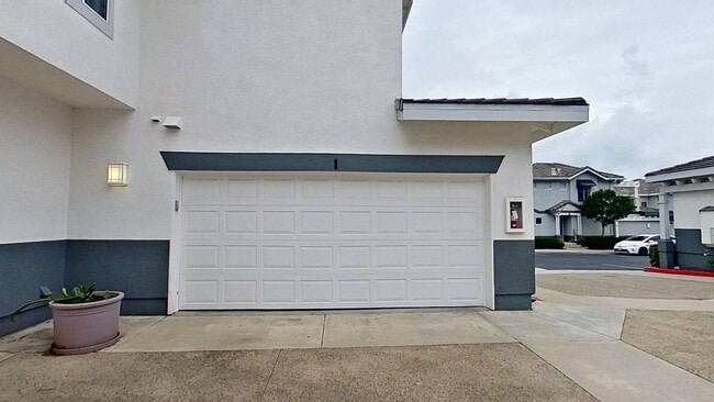 Building Photo - 1 Breakers Ln