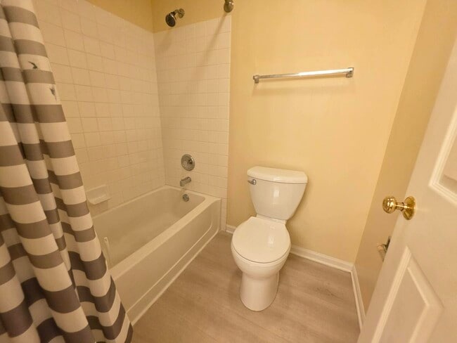 Building Photo - 3045 Kentshire Cir
