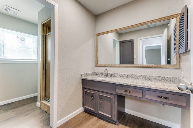 Building Photo - 10215 Charter Ridge