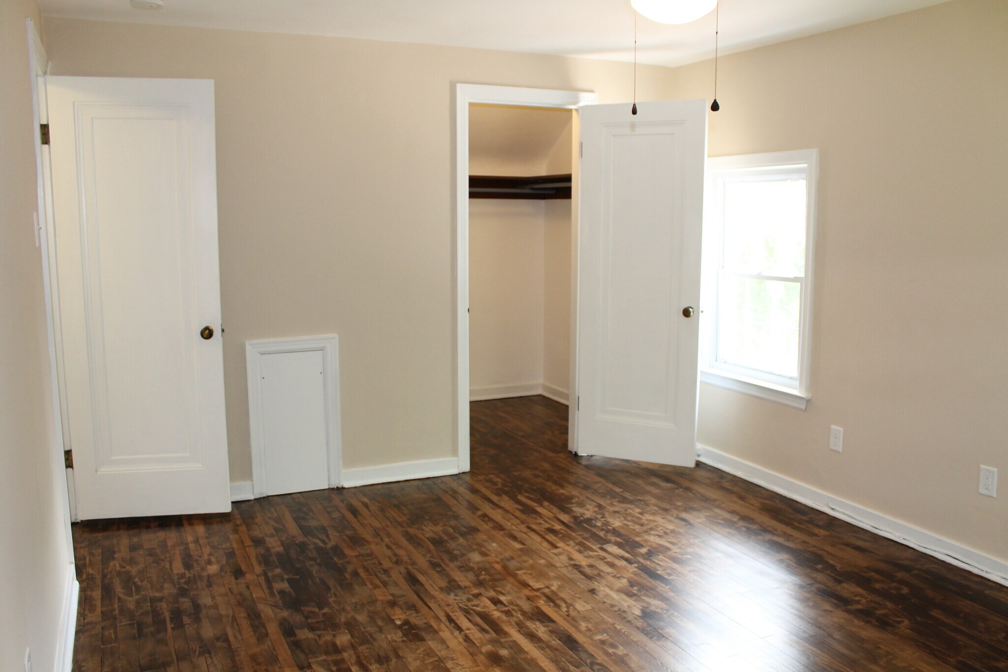 Building Photo - 300 Barclay Avenue