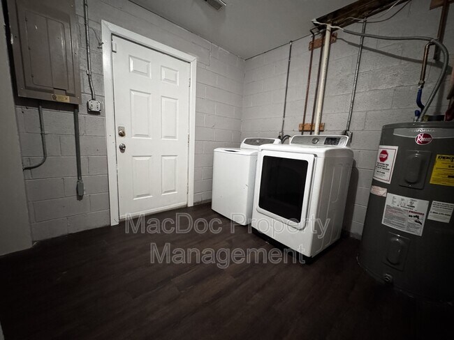 Building Photo - 7301 Drew Ln