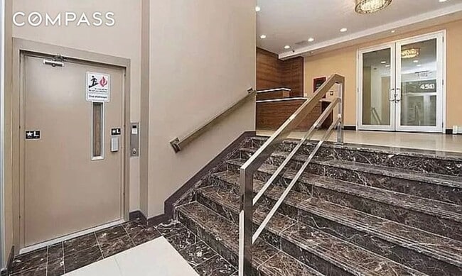 Building Photo - 456 W 167th St