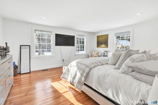 Building Photo - 70 Cranbury Rd