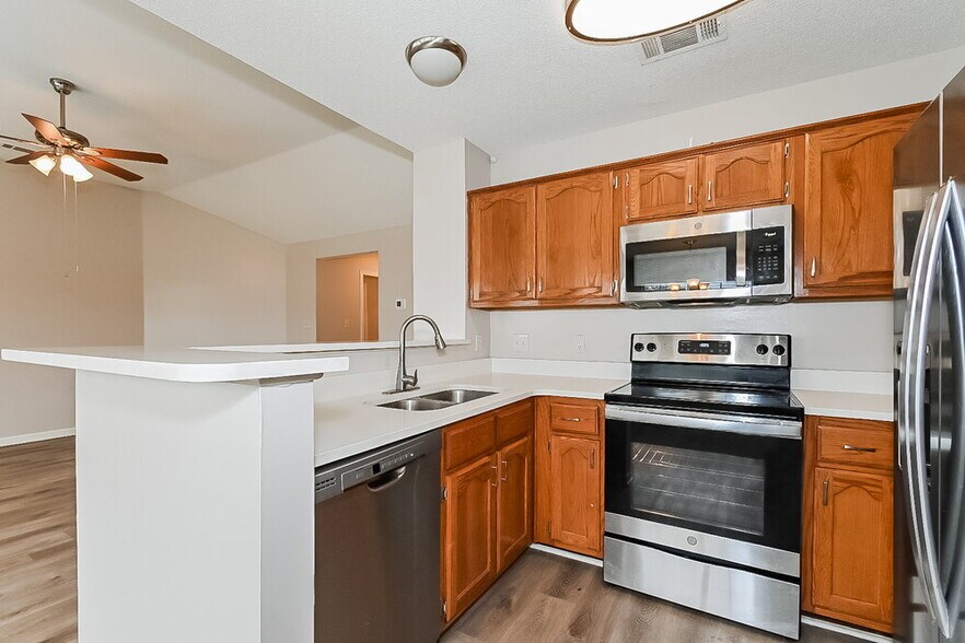 Building Photo - 1483 S Goodlett Grove Cove