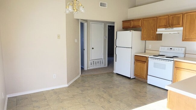 Building Photo - 2301 Flintstone Cir