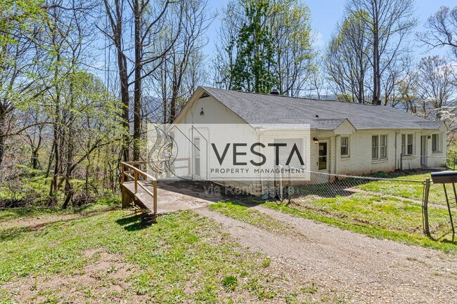 Building Photo - 118 Pine Hill Dr