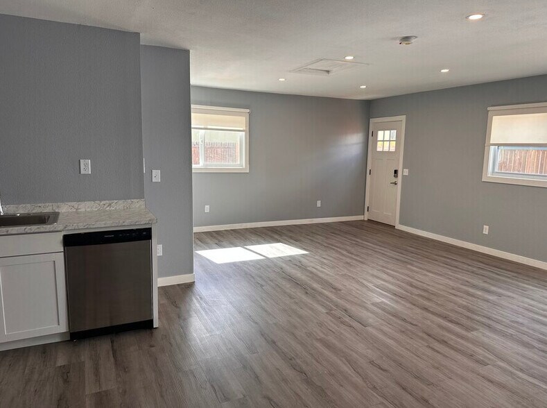 Building Photo - 27 W Las Animas St