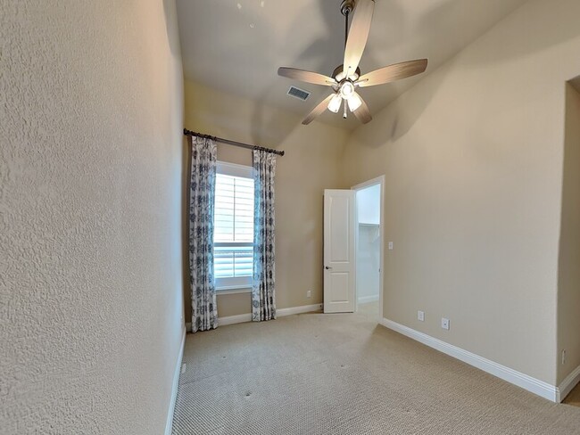 Building Photo - 14845 Belclaire Ave