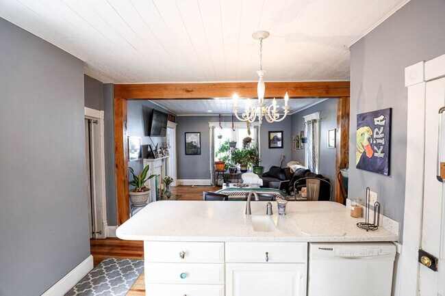 Building Photo - 670 Jones Ave