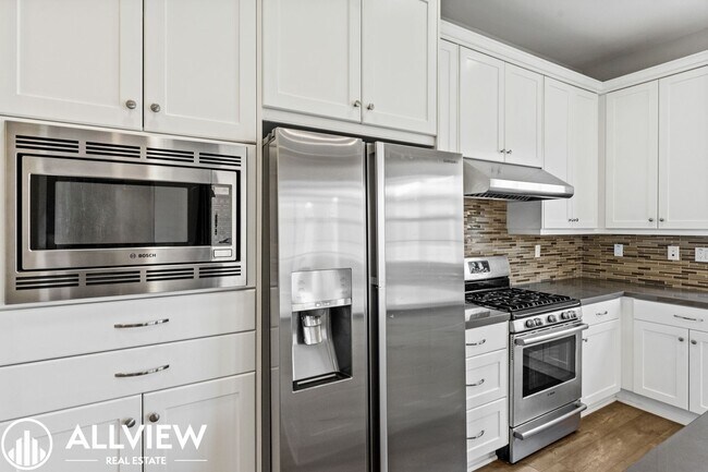 Building Photo - Your Next Home Awaits – Beautiful 3-Bedroom Irvine Townhome