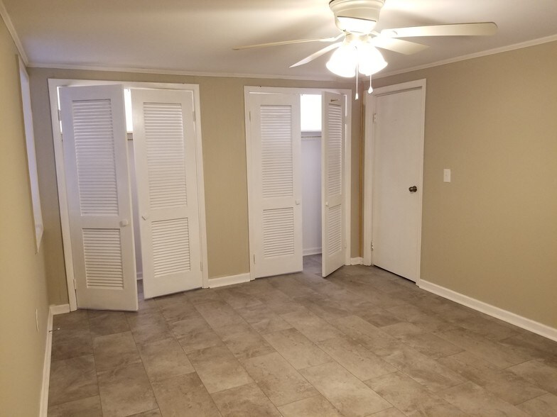 Double closet lighted - 312 Harvey Cir