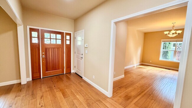 Building Photo - Desirable Mountain View 4 Bed + 3.5 Bath + Office Home. Close to Downtown Mountain View. Great Lo...