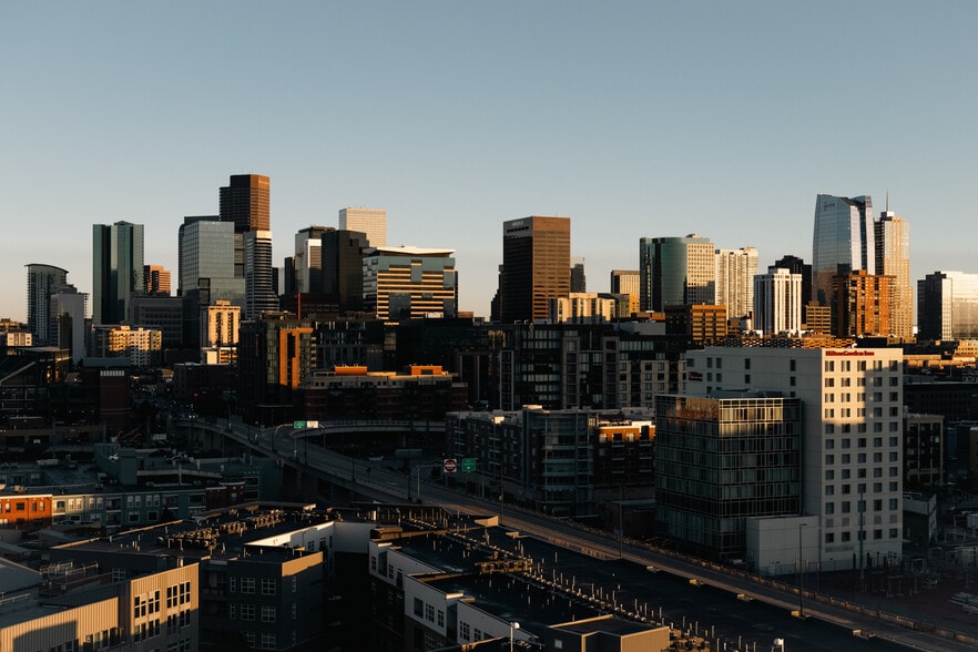 Building Photo - 2000 Little Raven St