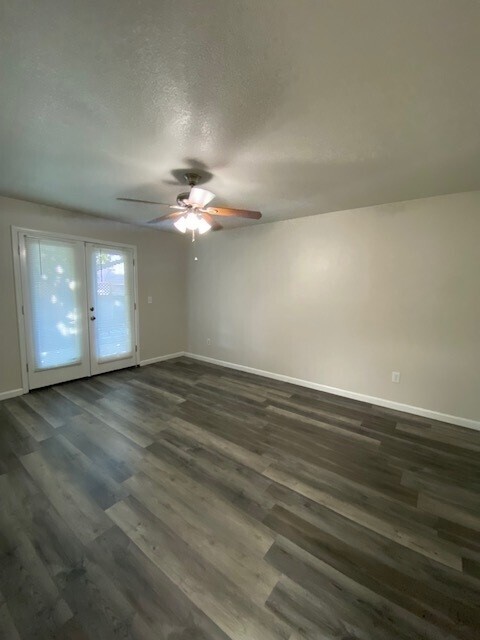 Building Photo - Great duplex with upgrades throughout!