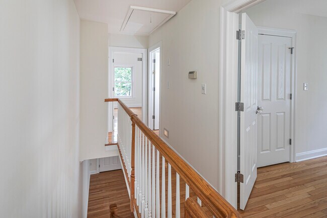 Building Photo - 35 Maple St