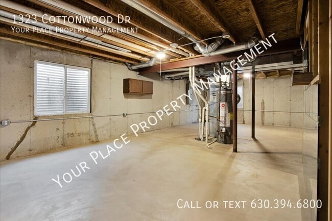Building Photo - 1323 Cottonwood Dr