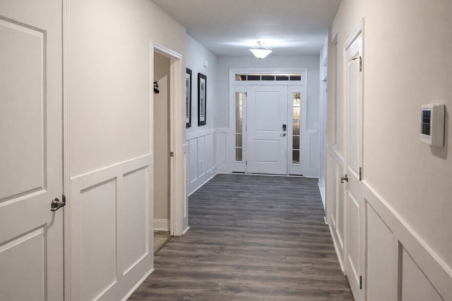 Building Photo - 182 Hillmont Dr