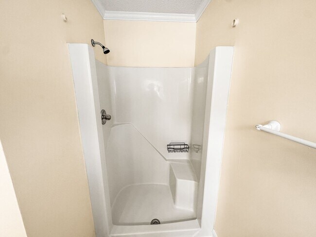 Building Photo - Beautiful 3-BR, 2-Bath home