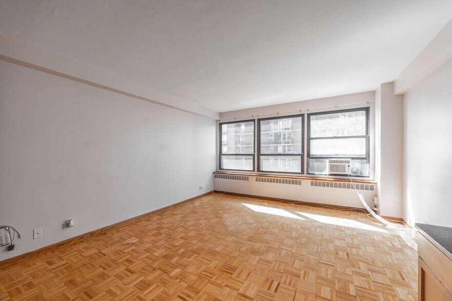 Building Photo - 4180 N Marine Dr