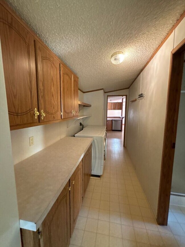 Building Photo - READY TO VIEW NOW! Adorable 3 Bed 2 Bath Home in New River NO HOA