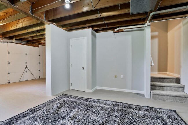 Building Photo - 6 Veterans Rd