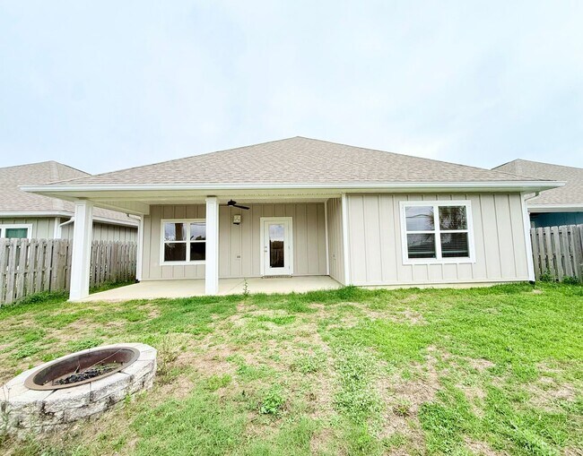Building Photo - 4-Bedroom Craftsman-Style Home