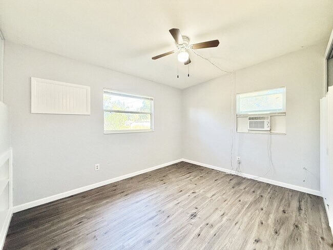 Building Photo - 7111 Onyx Dr N