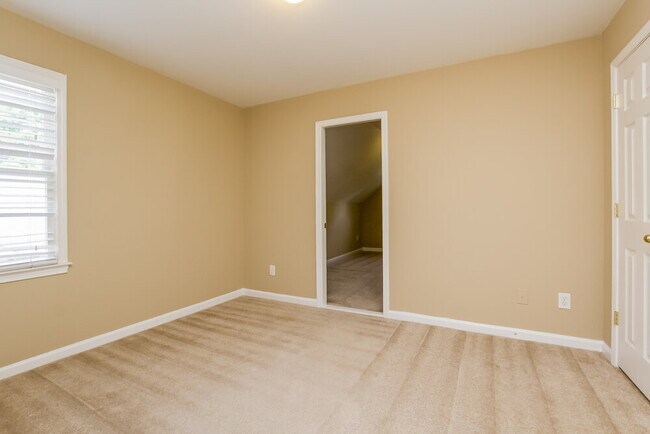 Building Photo - 3046 Woodbridge Ln
