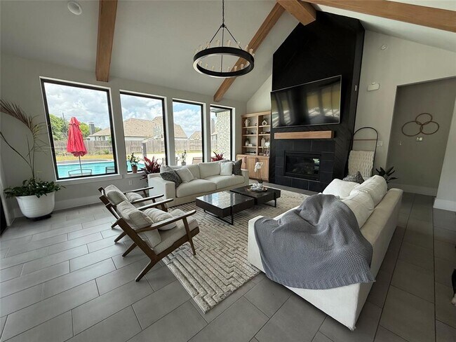 Building Photo - 10070 Cedardale Dr